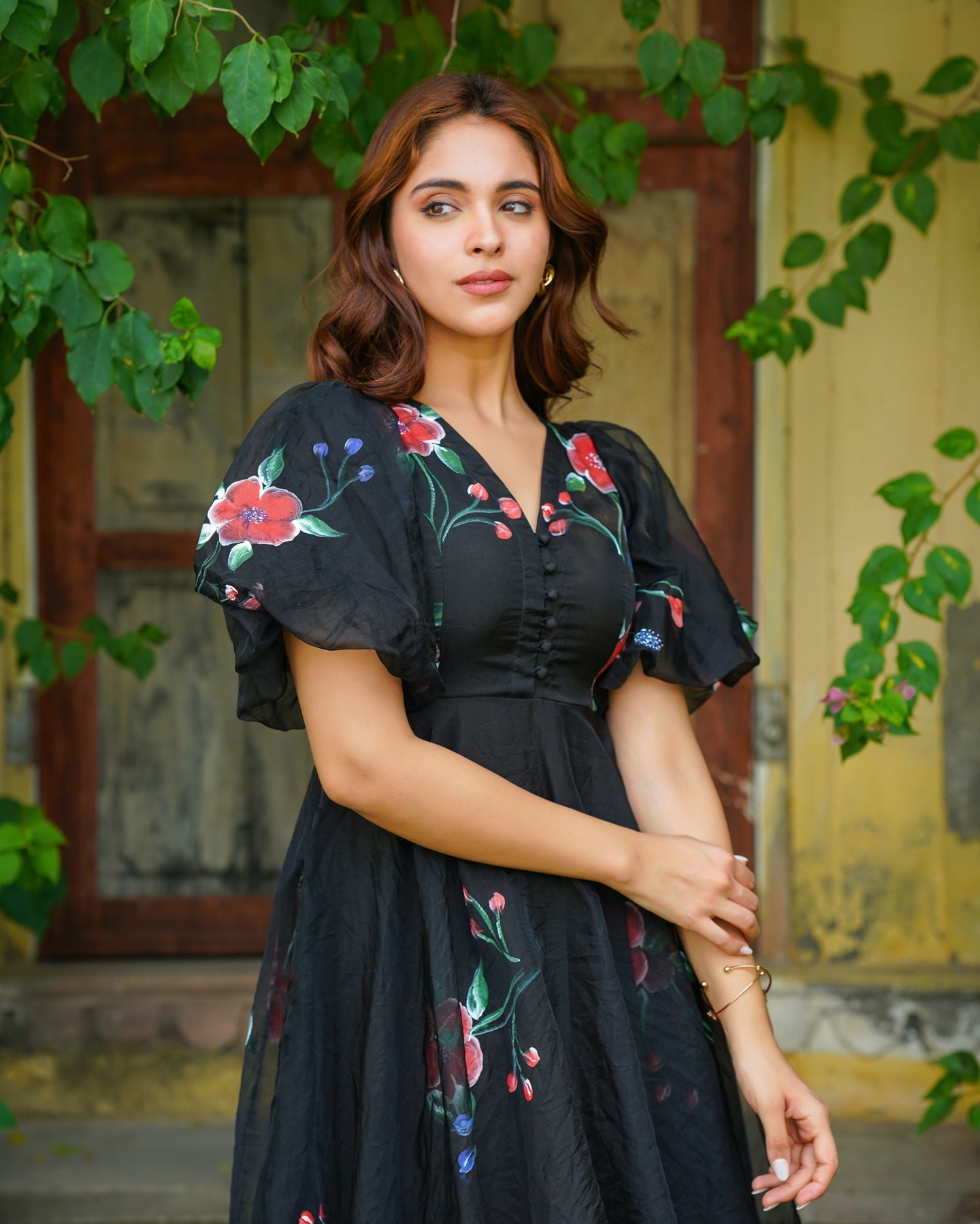 Vestido floral negro pintado a mano