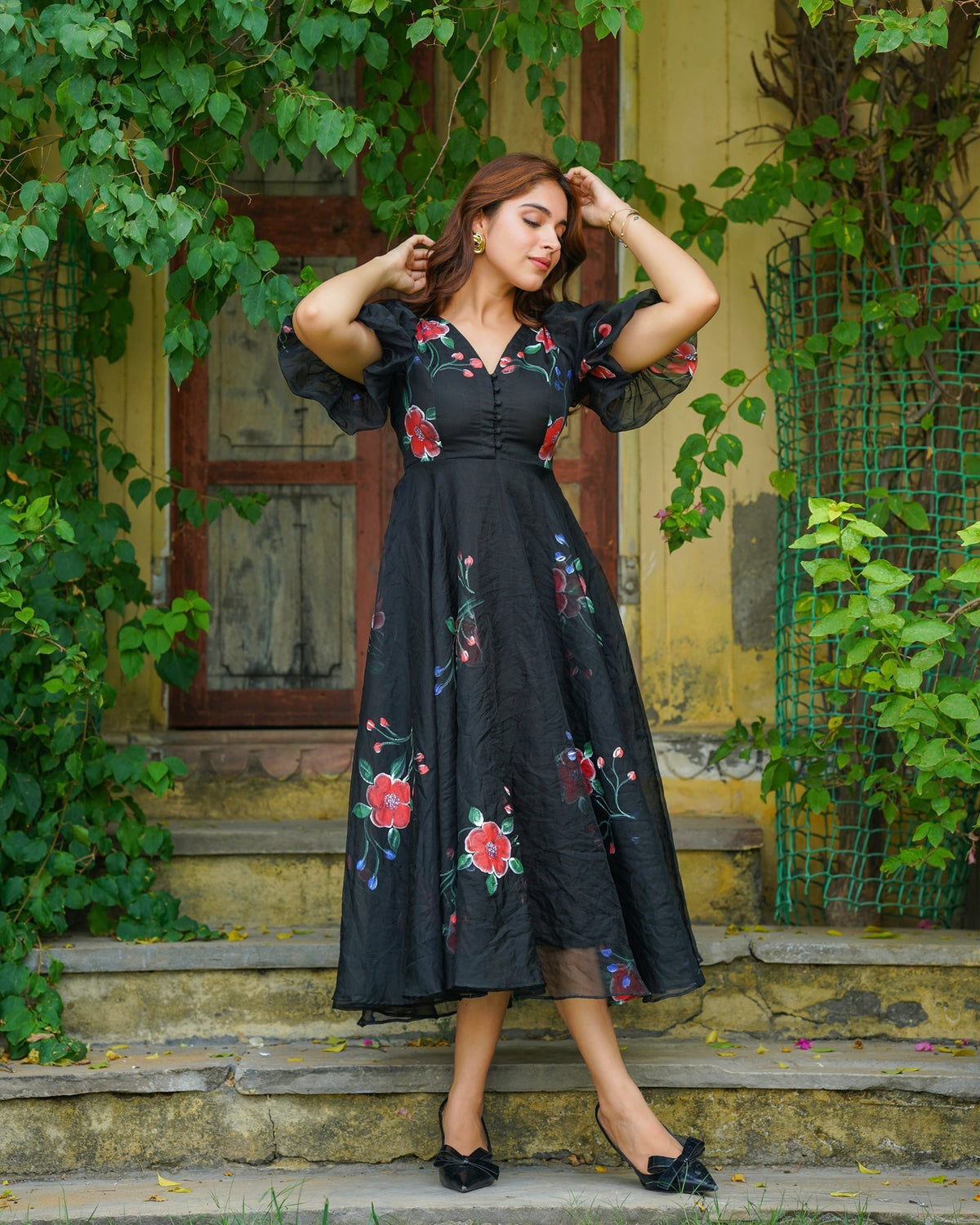 Vestido floral negro pintado a mano